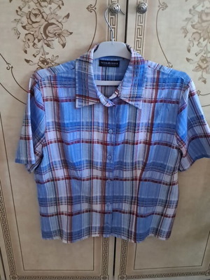 Women's short-sleeve shirt used, sizes M and L, blue and red
