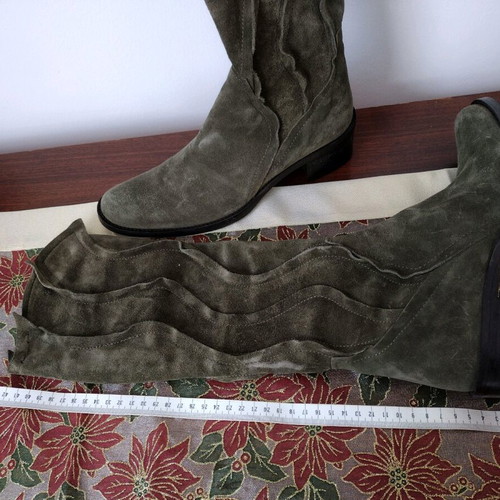 Suede boots like new, elastic type, olive color, size 36-37