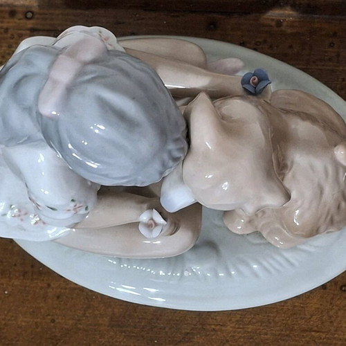 Cascades Friendship porcelain figurine, Spain