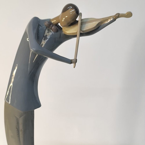 Decorative violin player figurine like new