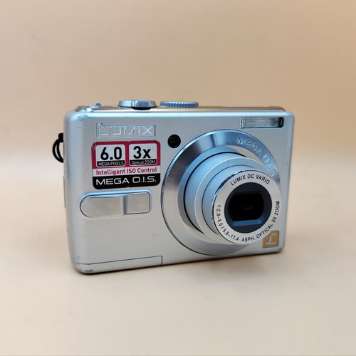 Panasonic Lumix DMC-LS60 camera used with AV cable and 512MB memory card