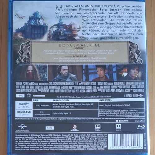 Mortal Engines Blu-Ray and DVD set like new, action fantasy adventure