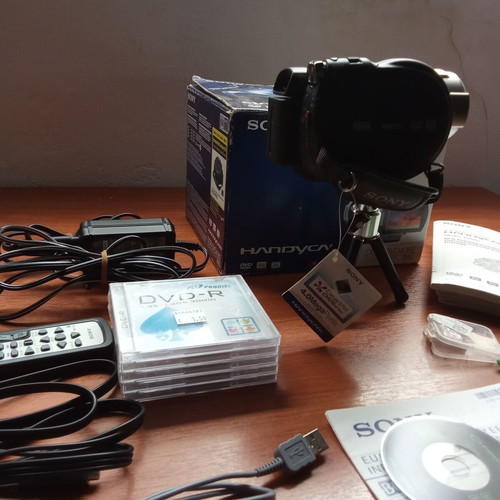 Sony DCR DVD 406 E video camera from 2000 like new