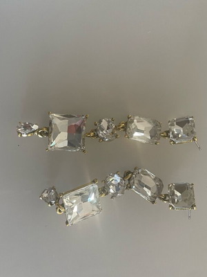 Earrings like new in excellent condition