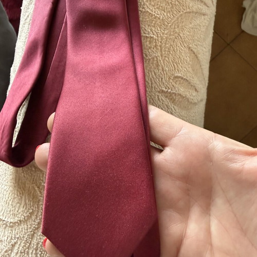 Tie narrow burgundy like new