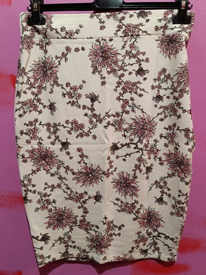 Elastic midi skirt Made in Italy size M like new, beige multicolor