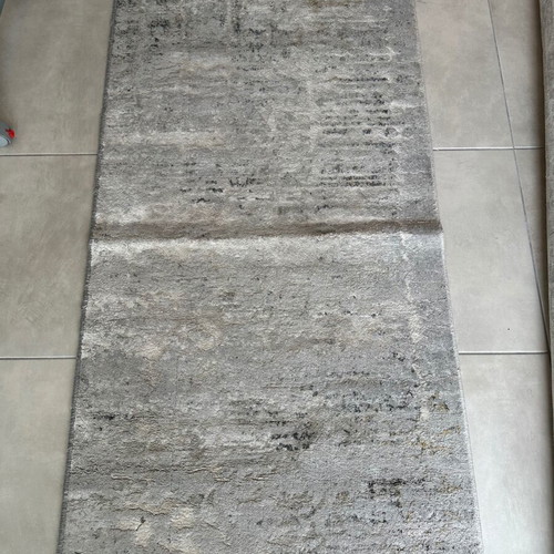 Modern rug like new with two mats, dimensions 210x148 and 210x74
