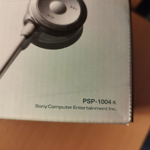 PlayStation Portable (PSP) 1004k Value Pack used with 3 games and manual