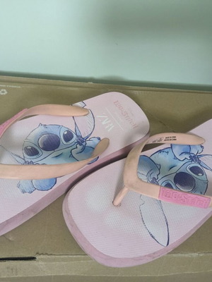 Girls' pink Stitch flip-flops, sizes 32-33