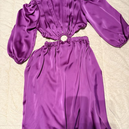 Regalinas satin dress like new, purple, flattering cut