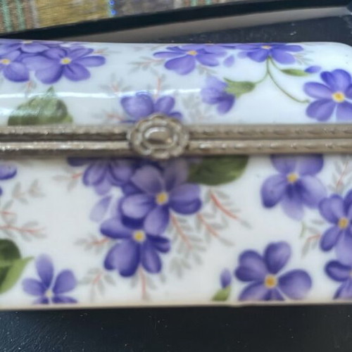 Porcelain box with violet flowers new