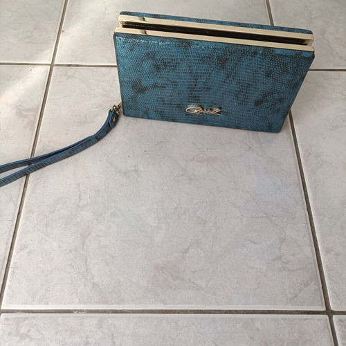 Axel wrist bag like new, blue