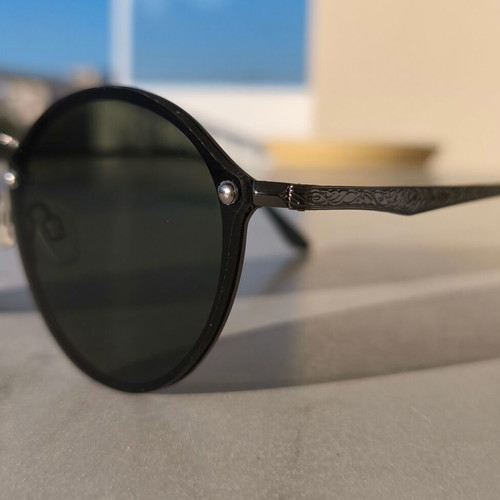 Sunglasses with round lenses like new, black and gray