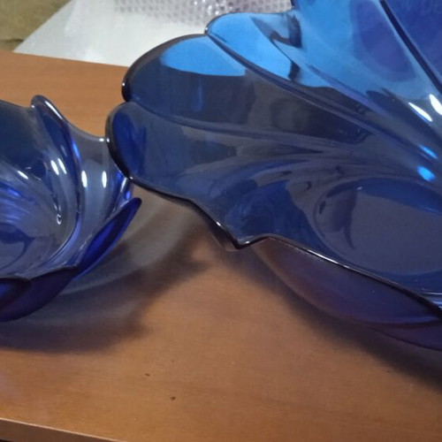 Arcoroc glass salad bowls set of two, like new, blue