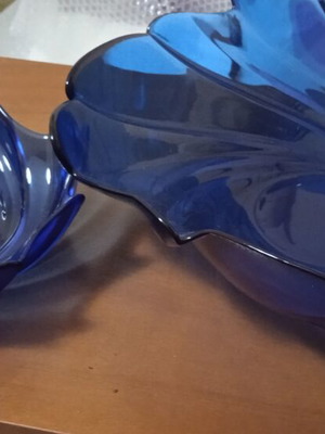 Arcoroc glass salad bowls set of two, like new, blue