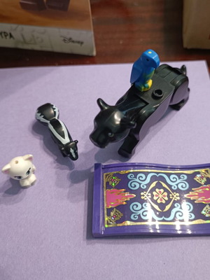 Lego Animals Rare Panther, Dual Mold Parrot and Skunk with Magic Carpet