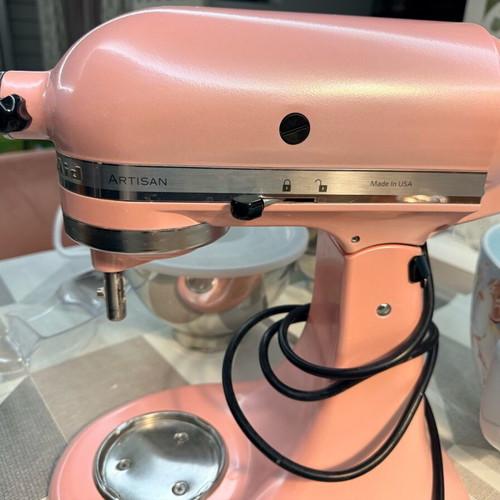 Kitchen Aid mixer like new Silk Rose