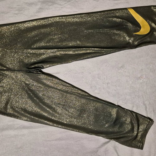 Nike leggings used, black and gold, 3/4 length, size M