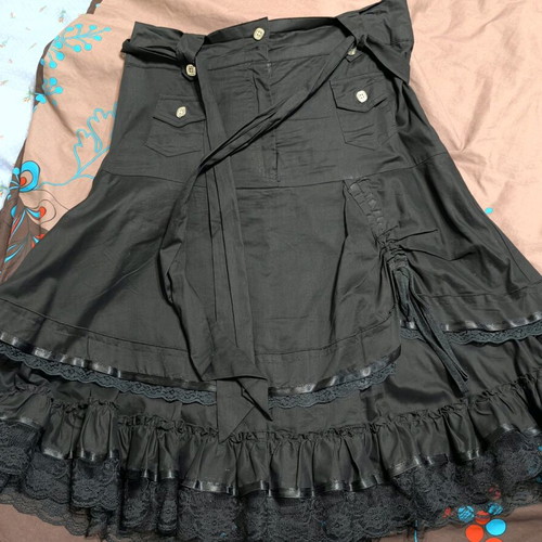 Racoon midi black skirt like new, size M