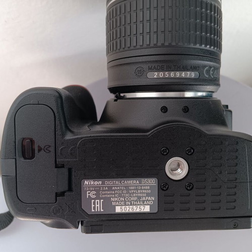 Nikon D5300 DSLR like new with 18-55mm lens