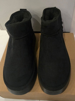 Boots new, warm, black, size 40