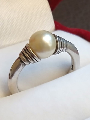 Silver 925 ring with natural pearl, like new