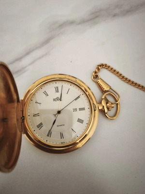 Vintage Royal pocket watch like new, gold color