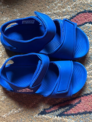 Παπούτσια Adidas σαν καινούργια, καλοκαιρινά, νούμερο 31, μπλε