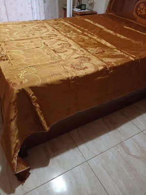 Gold Chenille Quilt new with lace edges 2.55x2.20 m