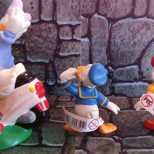 Disney Donald Duck and Daisy Duck figures set like new, vintage