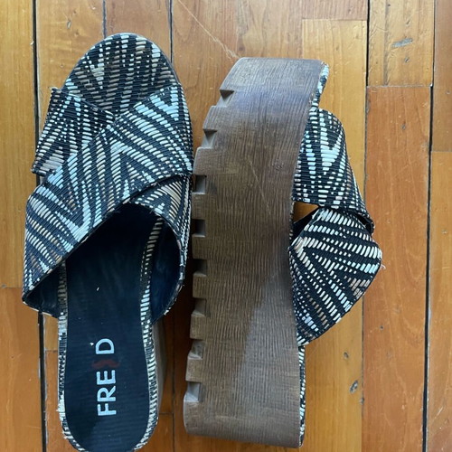 Keep Fred summer slippers like new, size 39