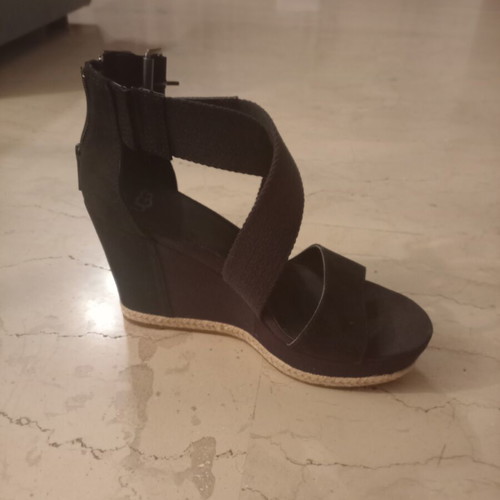 Ugg platform shoe new, size 38, black