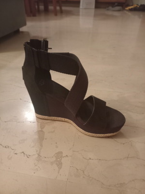 Ugg platform shoe new, size 38, black