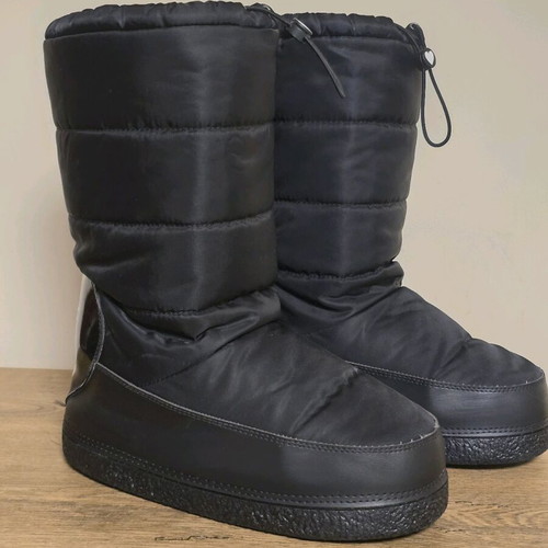 Love Moschino women's warm apreski boots like new, sizes 38-41, black