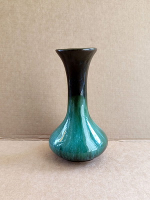 Authentic Blue Mountain Pottery Canada vase like new