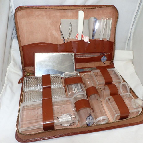 Vintage Men's Shaving and Grooming Set with Gillette Tech S4 Razor in Leather Case