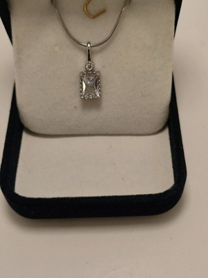 Necklace with crystals new, square white crystal on white gold or silver base