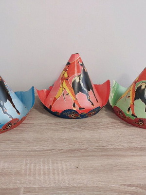 Pierrot paper hats 1970 like new, pack