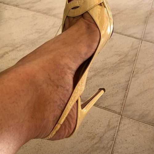 Casadei Slingback Heels Croc Effect Size 40 Fits 39 Cream Yellowed Used