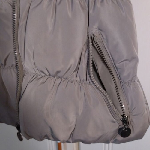 Grey children's sleeveless jacket with hood like new, size S