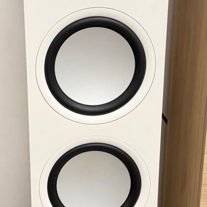 KEF Q950 floorstanding speakers like new with warranty