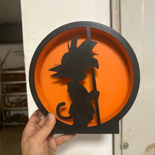 Son Goku lamp like new with USB and switch 24x24cm