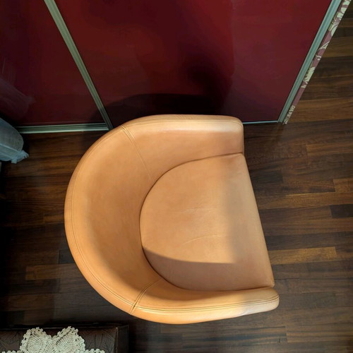 Leather armchairs used, 3 pieces, 1 orange and 2 ecru