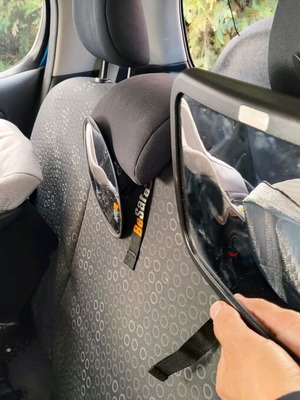 Kangaroo mirror set like new for child monitoring in car