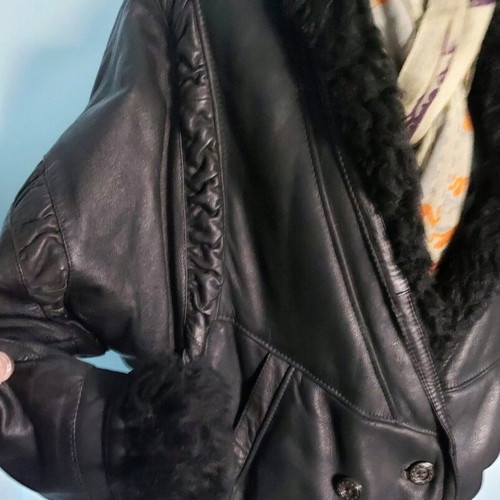 Vintage Shearling leather jacket like new, black