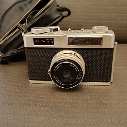 Meica 35 vintage camera used with case