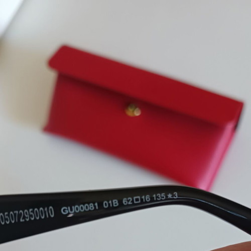 Guess sunglasses like new, black frame