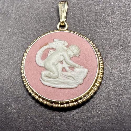 Wedgwood Pink Jasperware Cameo Pendant used, sterling silver and gold plated