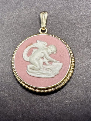 Wedgwood Pink Jasperware Cameo Pendant used, sterling silver and gold plated