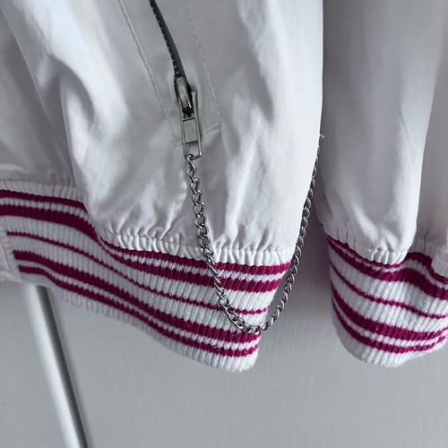 College jacket white Medium like new with zippered pockets